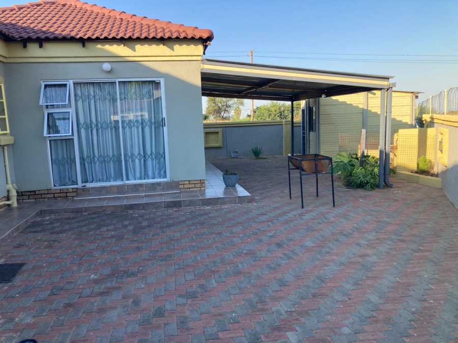 3 Bedroom Property for Sale in Tlhabane West North West